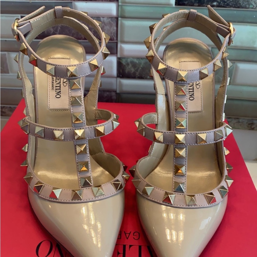 VALENTINO GARAVANI
Tan Rockstud Caged Heels - Picture 5 of 7